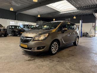 krockskadad bil auto Opel Meriva 1.4 Turbo Design Edition 2015/3