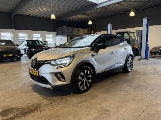 Vaurioauto  passenger cars Renault Captur 1.6 E-Tech Plug-in Hybrid 160 Techno 2023/9