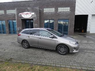 uszkodzony samochody osobowe Toyota Auris Touring Sports 1.8 Hybr. Lease 2014/9