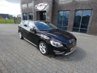 Volvo V-60 PLUG IN HYBRID 2.4 D6 AWD Pl.i Sum. picture 2