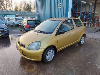 skadebil auto Toyota Yaris Yaris (P1) Hatchback 1.0 16V VVT-i (1SZFE) [50kW] 2000/9