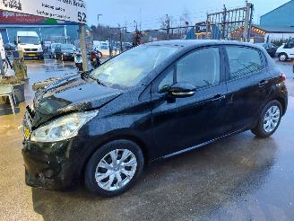 uszkodzony samochody osobowe Peugeot 208 208 I (CA/CC/CK/CL) Hatchback 1.2 Vti 12V PureTech 82 2014/8