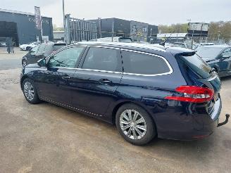 Peugeot 308 308 SW  Combi 5-drs 1.2 12V e-THP PureTech 110 picture 4