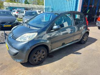 Vaurioauto  passenger cars Peugeot 107 107 Hatchback 1.0 12V 2006/8