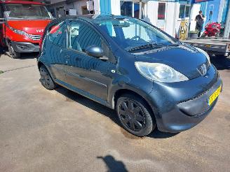 Peugeot 107 107 Hatchback 1.0 12V picture 3