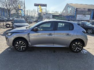Unfallwagen Peugeot 208 1.2 Hybrid 74KW Autom. E-DCS6 Active Clima Navi Led NAP 2024/11