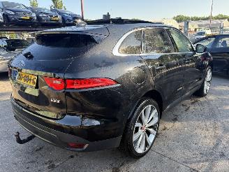 Vaurioauto  passenger cars Jaguar F-Pace 2.0D 132KW Autom. Pano Clima Navi AWD Portfolio NAP 2017/1