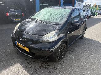 Vaurioauto  passenger cars Toyota Aygo 1.0-12V 50KW Navigator Airco Comfort 5-Drs NAP 2011/7