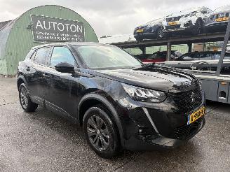 damaged passenger cars Peugeot 2008 1.2 96KW Clima Navi Led Active Blue Lease NAP 2021/2