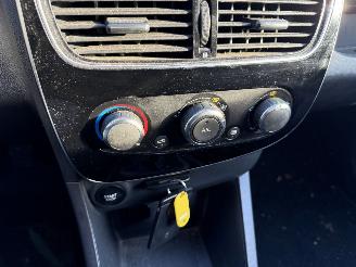 Renault Clio 0.9 TCE 66KW Airco Navi Led Limited picture 12