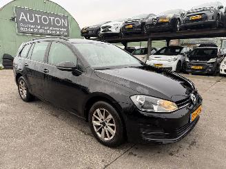 damaged passenger cars Volkswagen Golf 1.6 TDI 81KW DSG Navi Clima Comfortline 2015/1