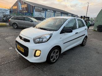 skadebil auto Kia Picanto 1.0 CVVT 49KW EconomyPlusLine 5-Deurs NAP 2016/8
