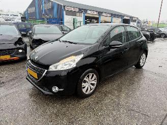 škoda osobní automobily Peugeot 208 1.2 VTI 60KW Blue Lease Airco Navi 5-Drs NAP 2012/7