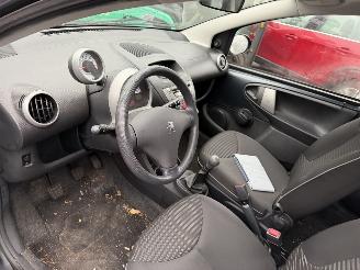 Peugeot 107 1.0 50KW Active Airco Led 5-Drs NAP picture 5