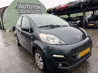 damaged passenger cars Peugeot 107 1.0 50KW Active Airco Led 5-Drs NAP 2012/11