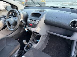 Toyota Aygo 1.0-12V 50KW Airco 5-Drs Now NAP picture 6