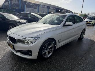 Voiture accidenté BMW 3-serie GT 328I 180KW Autom. Pano Clima Navi Camera Leer High Executive NAP 2015/1