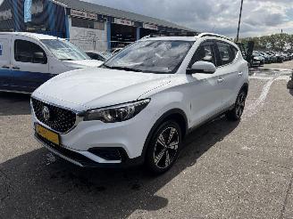 krockskadad bil auto MG ZS EV 45 kWh 105KW Luxury Pano Clima Navi Led Leer Camera NAP 2020/12