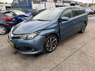 damaged passenger cars Toyota Auris Touring Sports 1.8 Hybrid 73KW Autom. Navi Clima Camera Business Pro 2016/3
