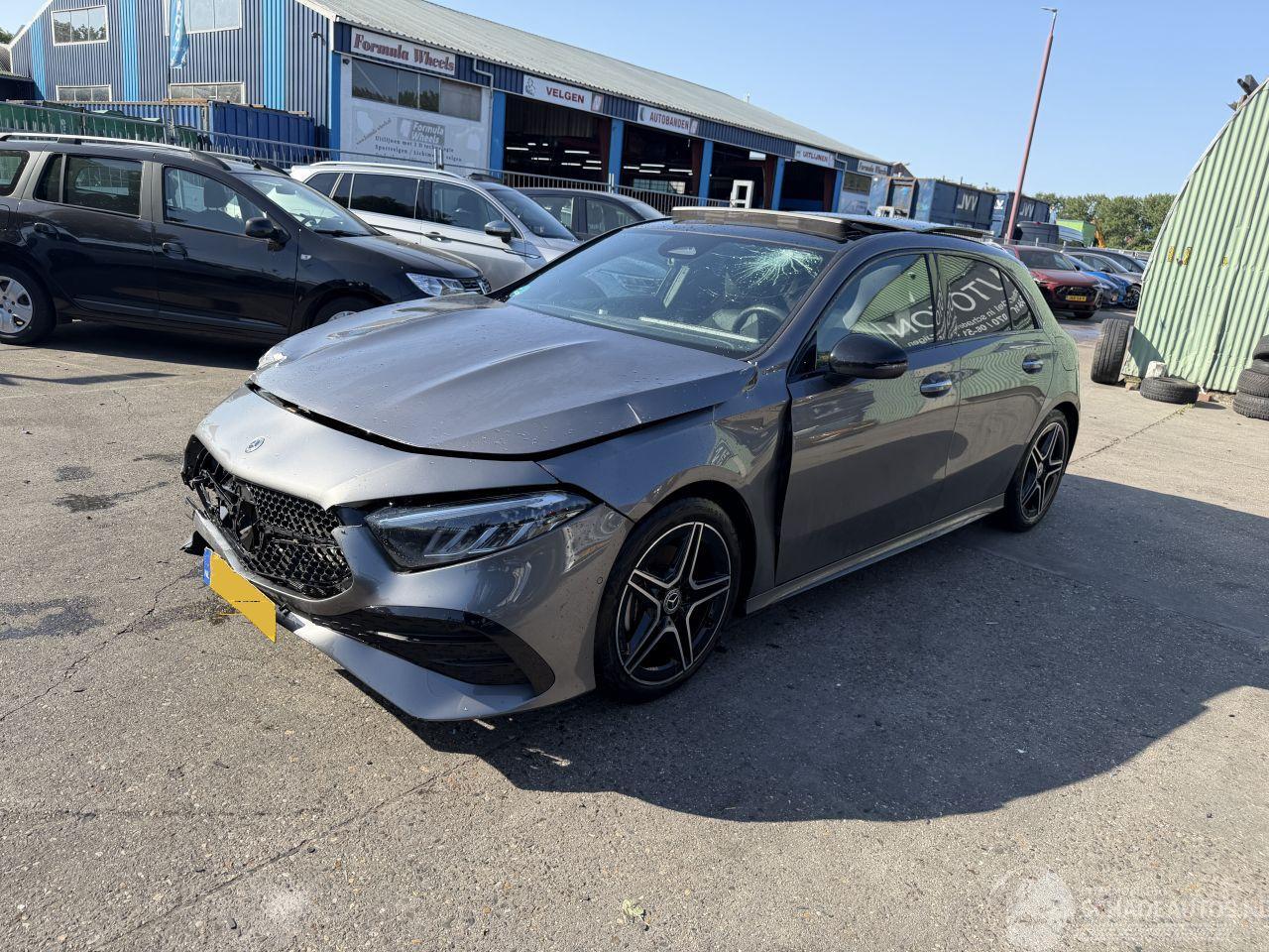 Mercedes A-klasse 180 Autom. 100KW Pano Sfeer Clima Navi AMG Line NAP