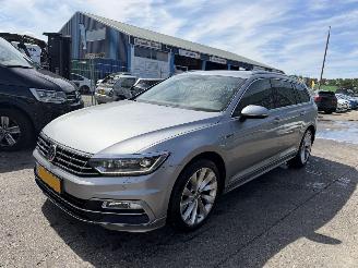 Schadeauto Volkswagen Passat 1.6 TDI 88KW DSG Clima Navi R-Line Led Xenon NAP 2017/10