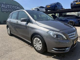 Unfallwagen Mercedes B-klasse 180 90KW Clima Navi Led Ambition NAP 2012/3