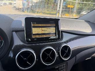 Mercedes B-klasse 180 90KW Clima Navi Led Ambition NAP picture 9