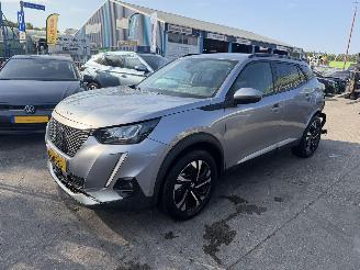 Schadeauto Peugeot e-2008 50 kWh 100KW Allure pack 2021/1