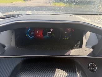 Peugeot e-2008 50 kWh 100KW Allure Pack Clima Navi Led picture 11