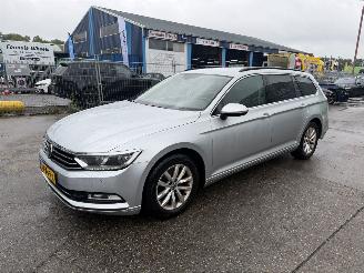 krockskadad bil auto Volkswagen Passat 1.6 TDI 88KW Navi Clima Led Comfortline NAP 2017/1