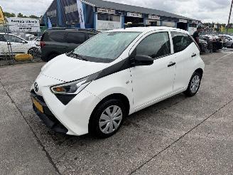 Vaurioauto  passenger cars Toyota Aygo 1.0 VVT-I 53KW Airco Led X-Fun 5-Drs NAP 2018/11