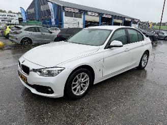 Damaged car BMW 3-serie 330e 135KW Hybrid Clima Navi Leer Led 2018/3