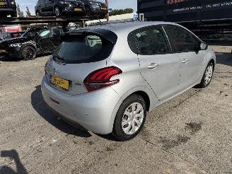 Peugeot 208 1.2 60KW Active Navi Airco 5-Drs picture 4