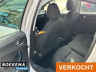 Peugeot 208 1.2 e-VTi Active Automaat Navigatie Climate picture 14
