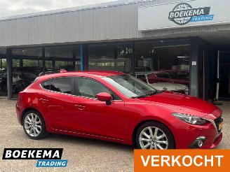 krockskadad bil auto Mazda 3 2.0 GT-M HUD Leder Bose Keyless Xenon Climate Cruise PDC 2015/9