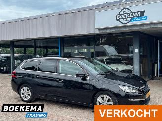 krockskadad bil auto Peugeot 308 SW 1.6 HDI Executive Panorama Navi Climate Cruise PDC Trekhaak 2014/10