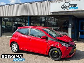 Vaurioauto  passenger cars Toyota Aygo 1.0 VVT-i x-play Airco Camera Cruise Carplay 2016/11