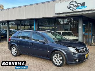 uszkodzony samochody osobowe Opel Signum 2.2 16V Executive 155PK Aut Navi Cruise PDC Trekh. 2006/1