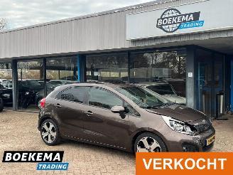 skadebil auto Kia Rio 1.4 CVVT 110PK Super Pack Leer Open-Dak Navigatie Stoelverw 2013/4
