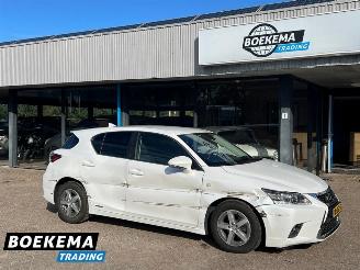 Voiture accidenté Lexus Ct 200h 25th Edition Keyless Navi Camera Climate PDC 2015/12