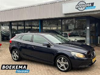 skadebil auto Volvo V-40 1.5 T3 Summum Aut Navi Cruise Climate PDC 2015/10
