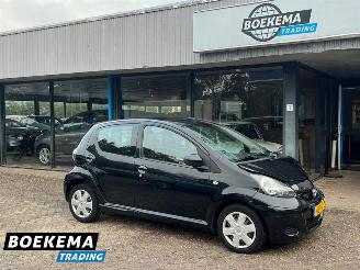 krockskadad bil auto Toyota Aygo 1.0-12V Navigator Automaat Airco 5-Deurs 2011/1