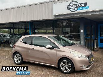 uszkodzony samochody osobowe Peugeot 208 1.6 VTi Allure Leder Navi Climate Cruise PDC 2013/4