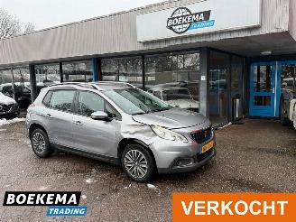 krockskadad bil auto Peugeot 2008 1.2 PureTech Automaat Navigatie Cruise NAP! 2017/2