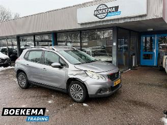 skadebil auto Peugeot 2008 1.2 PureTech Automaat Navigatie Cruise NAP! 2017/2