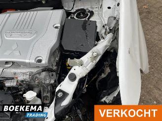 Mitsubishi Outlander 2.4 PHEV Intense+ Pano Leer Stoel/Stuurverw. Navi Camera PDC picture 13