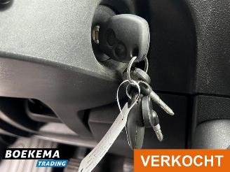 Renault Master T35 2.3 DCI L2H3 3-Pers Navigatie Cruise Airco PDC Trekhaak picture 20