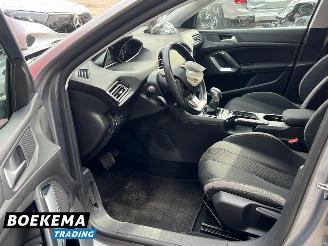 Peugeot 308 SW 1.2 PureTech Style Automaat Navigatie PDC Cruise Trekhaak picture 16