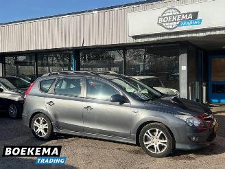 Vaurioauto  passenger cars Hyundai I-30 CW 1.4i i-Drive Cool Airco Trekhaak 2011/6