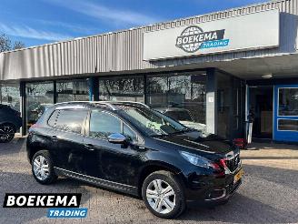 Vaurioauto  passenger cars Peugeot 2008 1.2 PureTech Allure Navigatie Camera Climate 2018/12